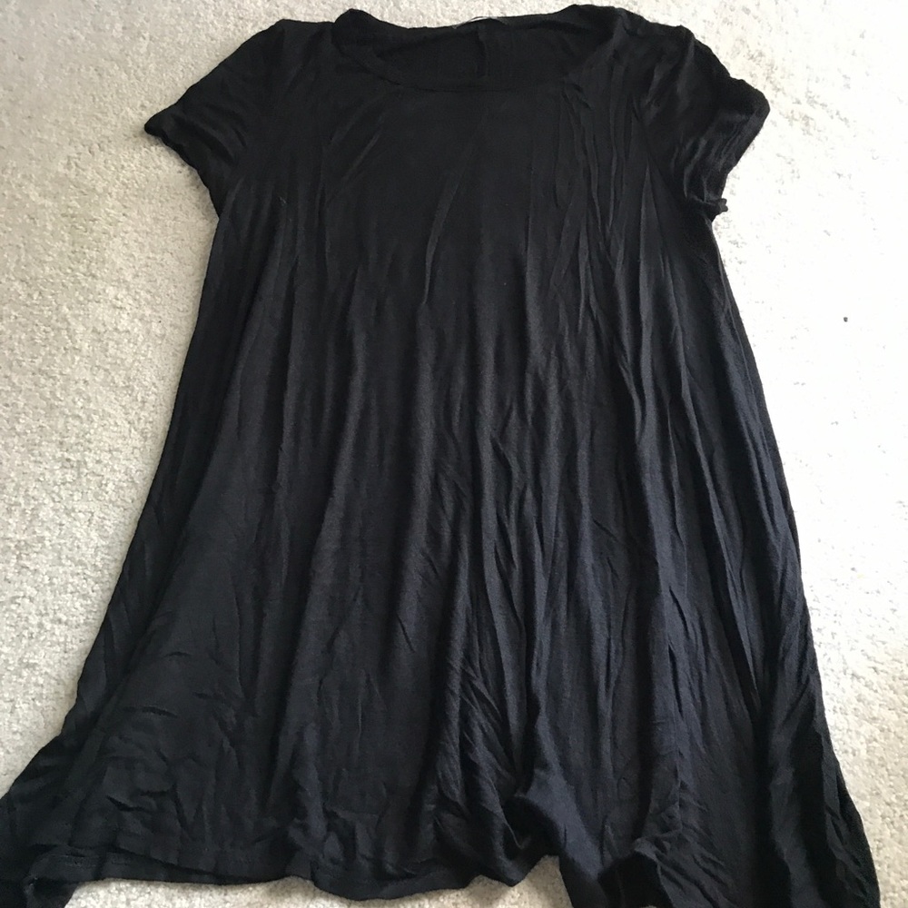 Black piko-style top